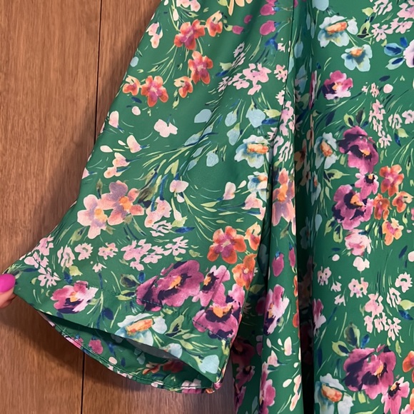Green Floral Blouse - Picture 2 of 6